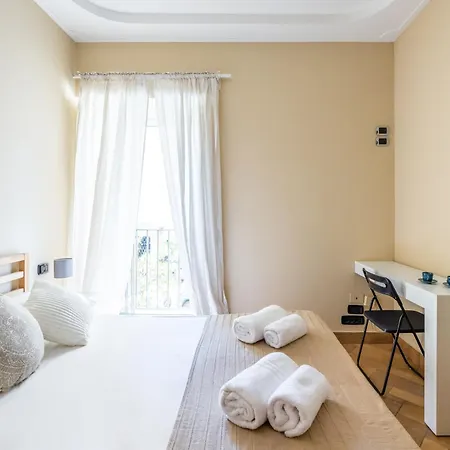 Chiaia Courtyard Haven Naples