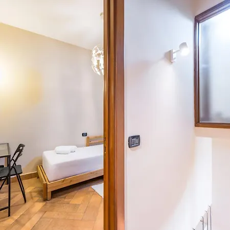 Chiaia Courtyard Haven * Naples