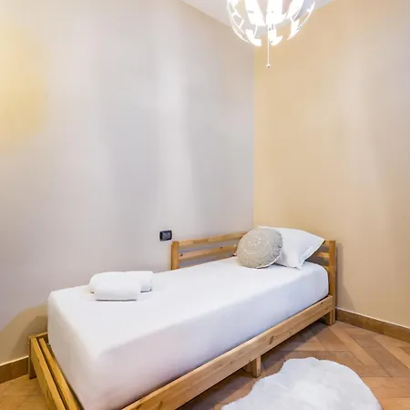 Chiaia Courtyard Haven Apartment