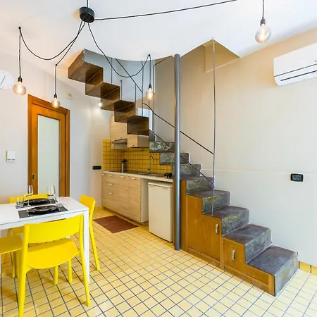Chiaia Courtyard Haven Apartment