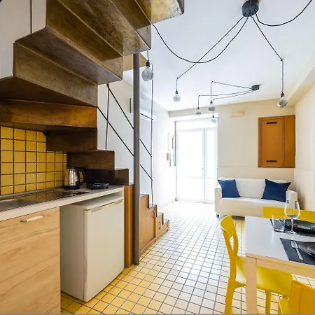 Apartment Chiaia Courtyard Haven