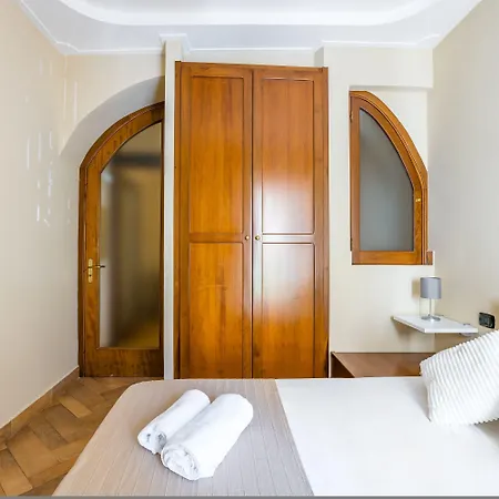 Chiaia Courtyard Haven Daire *