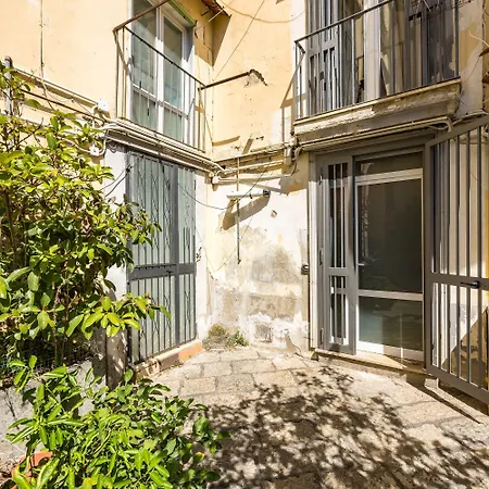Chiaia Courtyard Haven Daire Napoli