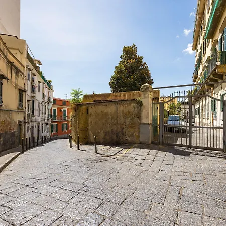 Daire Chiaia Courtyard Haven *