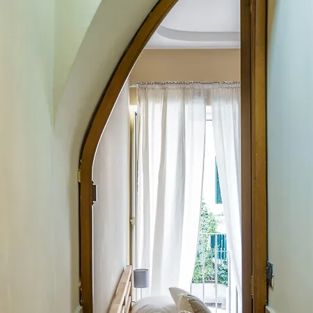Chiaia Courtyard Haven Apartment