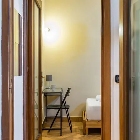 Chiaia Courtyard Haven Apartment