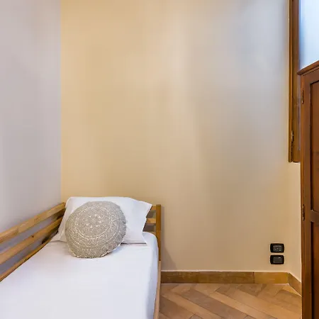 Apartment Chiaia Courtyard Haven Naples